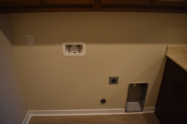 Building Photo - 524 Janell Ct