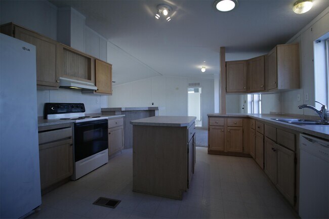 Building Photo - 3335 W Solano Dr