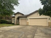 Building Photo - Charming 4 bedroom, 2 bathroom single fami...