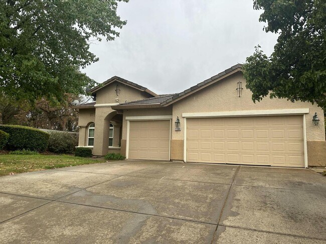 Primary Photo - Charming 4 bedroom, 2 bathroom single fami...