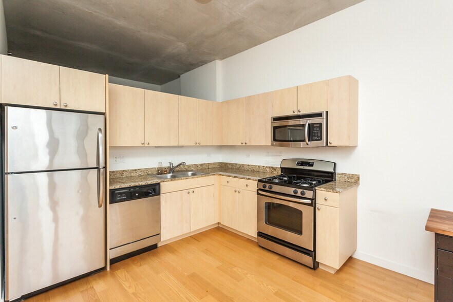 Building Photo - 235 W Van Buren St