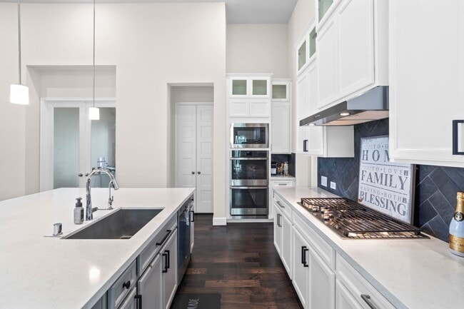 Building Photo - 2210 Bristlegrass Dr