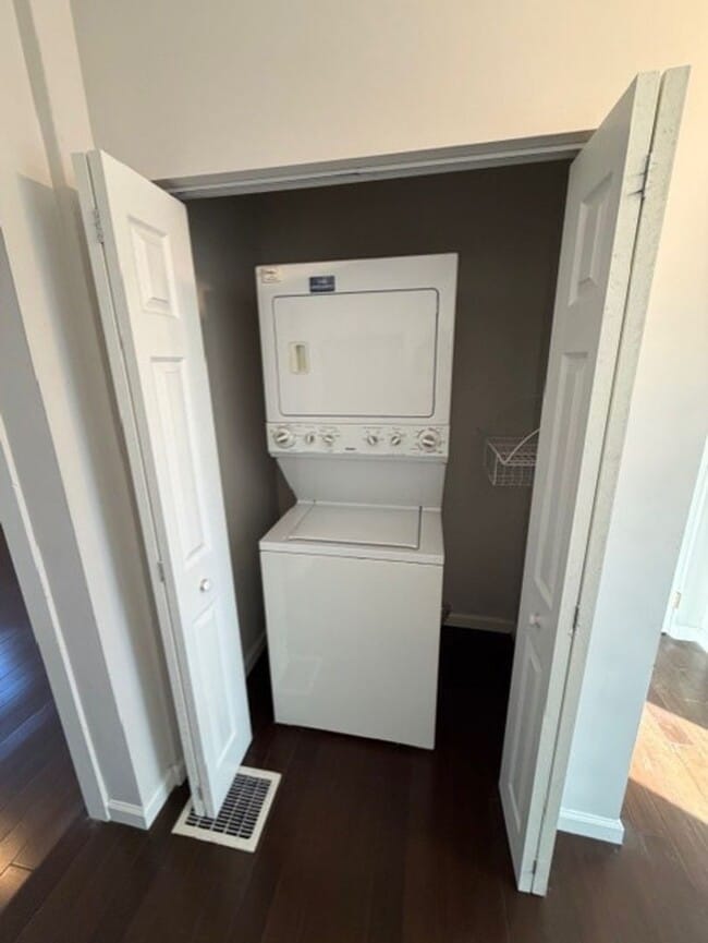 Building Photo - Beautiful Home for Rent With Some Utilities Included