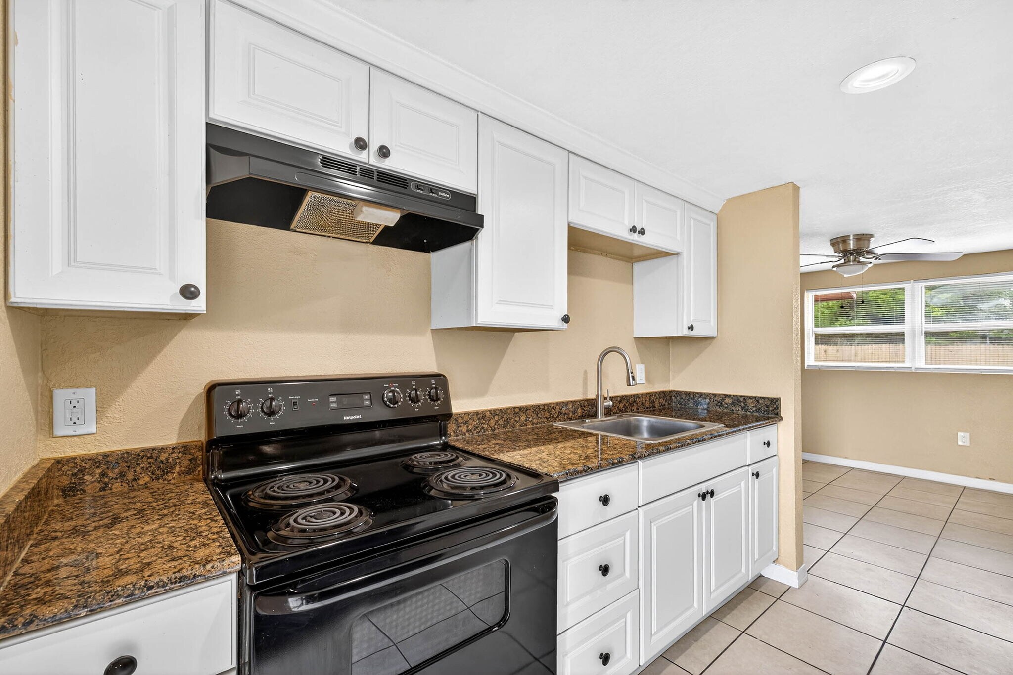 Building Photo - 2146 Ranchita Trail