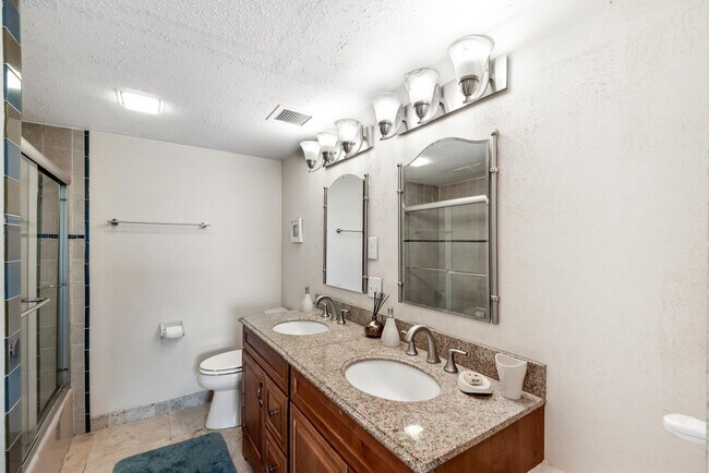 Building Photo - 3230 S Ocean Blvd
