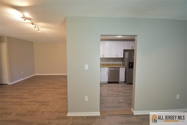 Building Photo - 49 Farnham Square