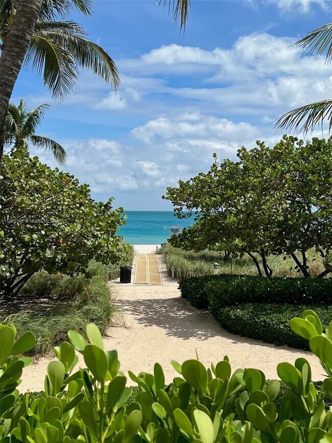 Building Photo - 10185 Collins Ave