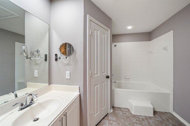 Building Photo - 21 Stone Creek Pl