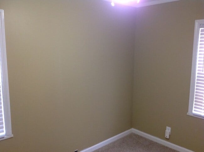 Building Photo - Beautiful home!