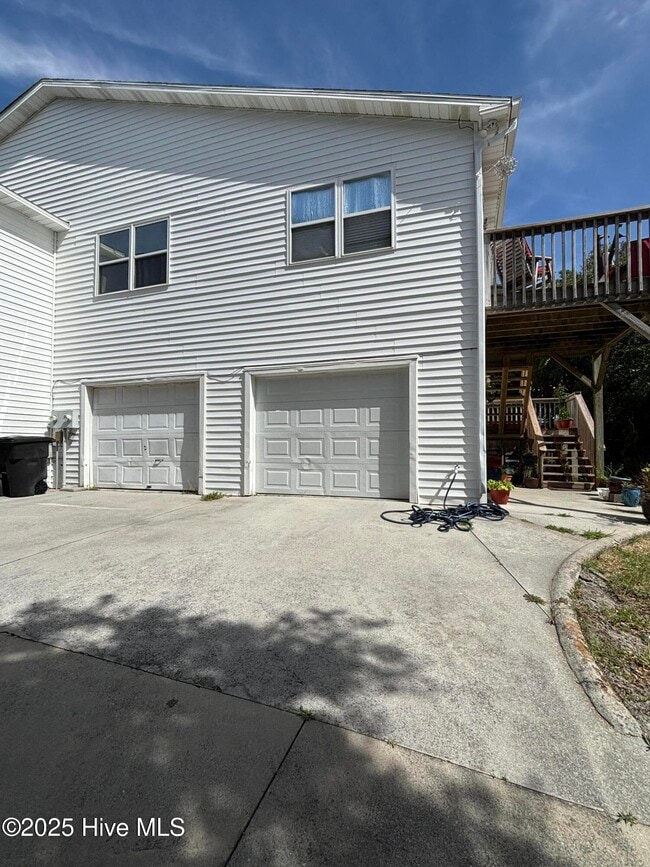 Primary Photo - 203 W Landing Dr