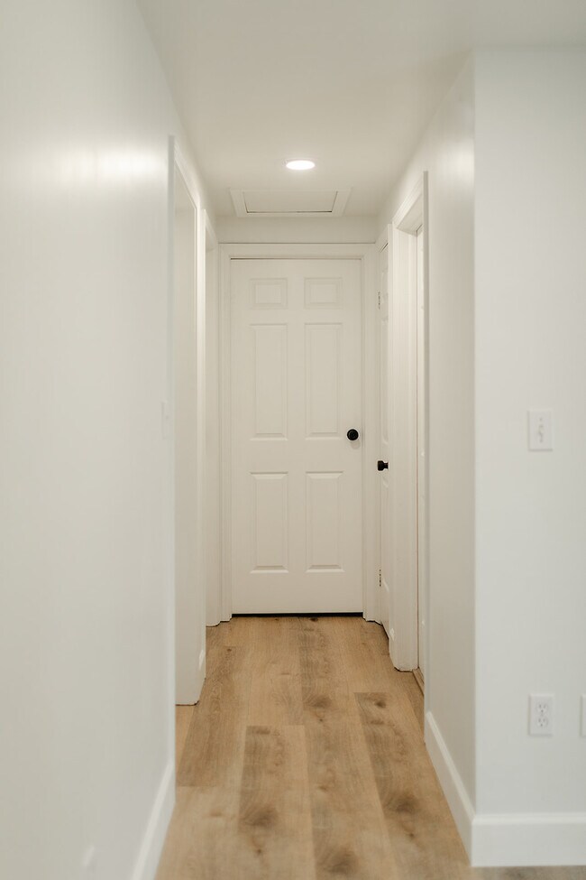 Building Photo - 1745 State St