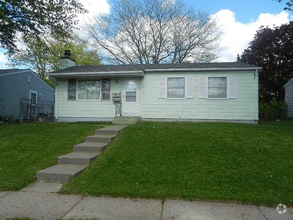 Building Photo - Newly Renovated House in Davenport, IA!