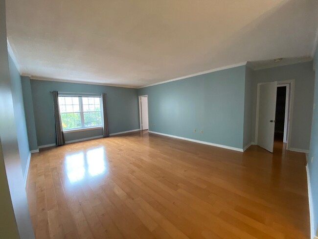 Building Photo - 1 bed/1 bath in a luxury building on St. C...