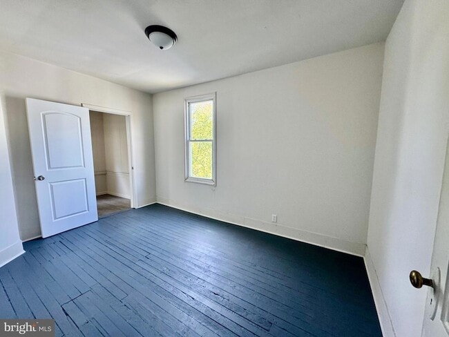 Building Photo - 632 Columbia Ave