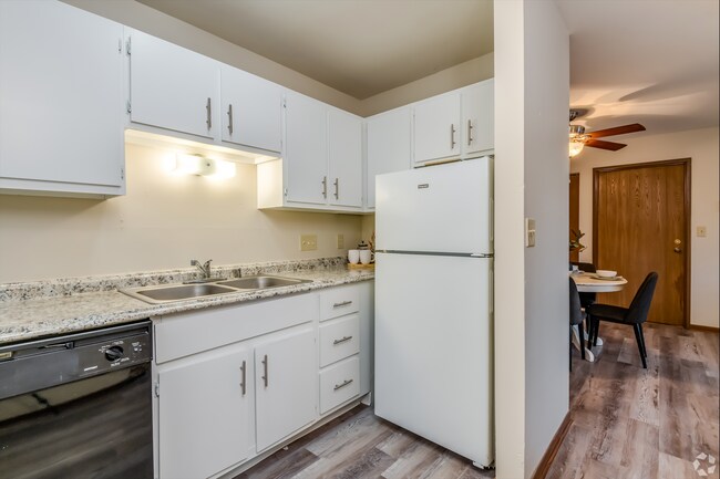 Building Photo - Modern Apartments Available Now!