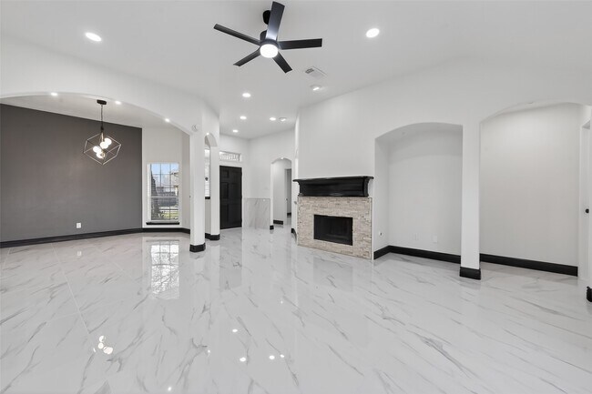 Building Photo - 10703 White Bridge Ln