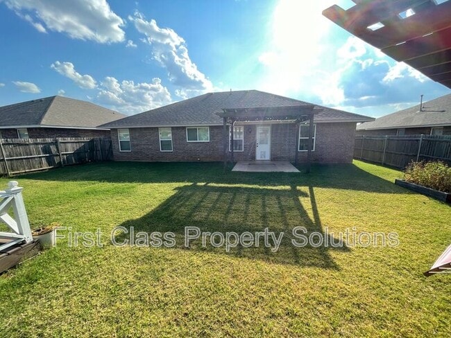 Building Photo - 2265 Blue Jay Dr