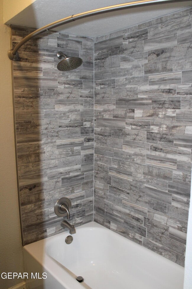 Building Photo - 11100 La Quinta Pl