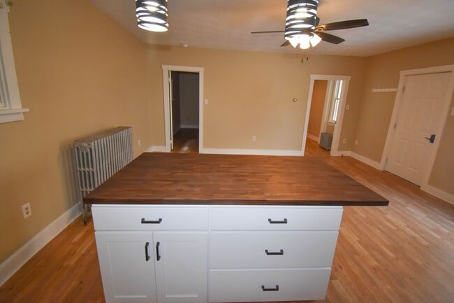 Building Photo - RALL202