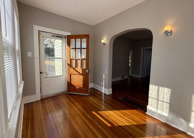 Building Photo - Charming 2 Bedroom Home with Garage on Corner Lot