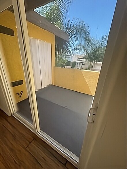 Building Photo - 801 Myrtle Ave