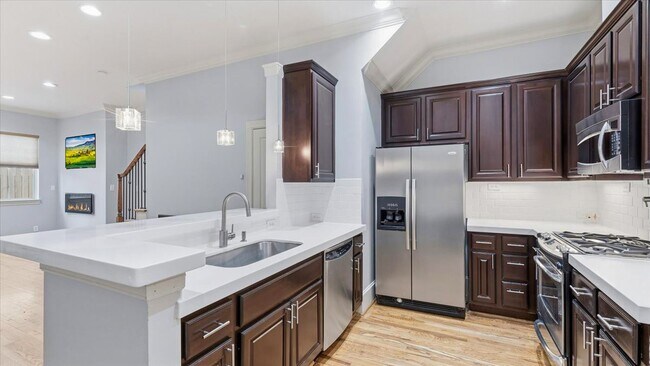 Building Photo - 931 W 23rd St