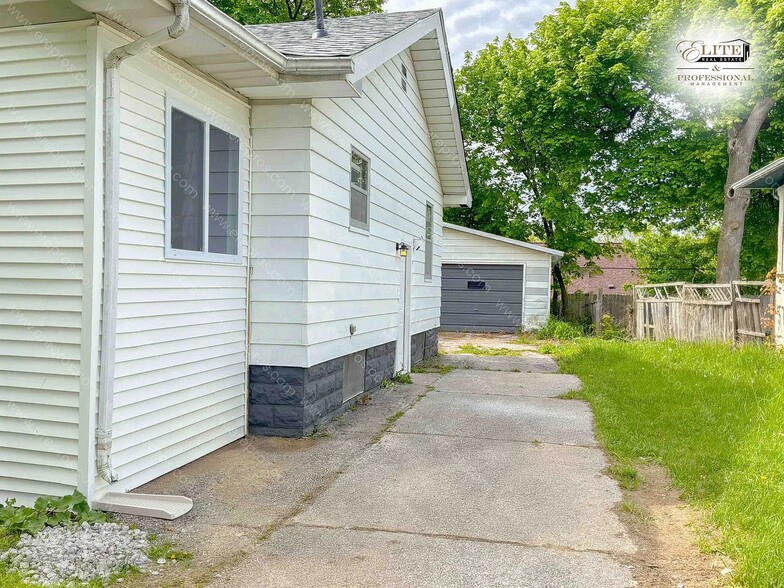 Building Photo - 2515 Bagley St