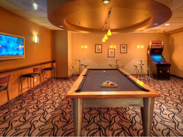 Building Photo - 570 N State St