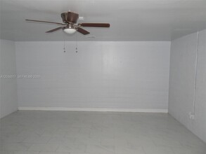Building Photo - 9331 NW 33rd Manor
