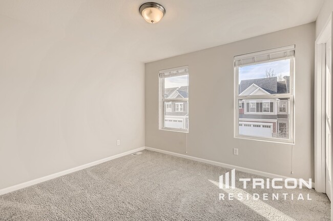 Building Photo - 755 Stonegate Rd