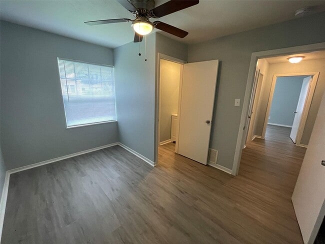 Building Photo - 3 BR/2.5BA | Renovated Single Family Home | 1-Car Garage Parking | Fenced backyard