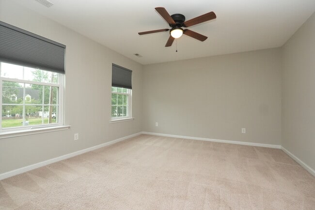 Building Photo - A charming house with 4 beds and 3.5 bath ...