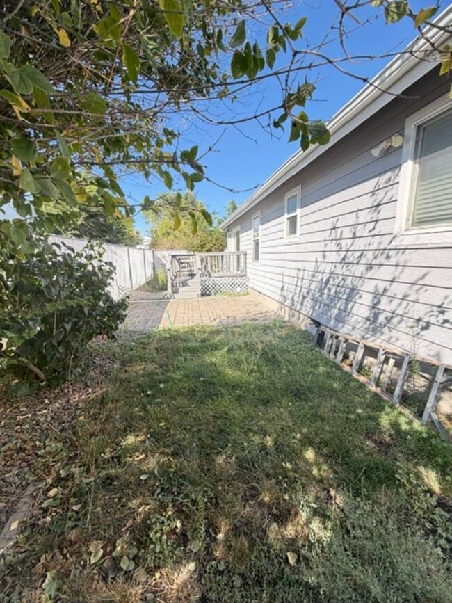 Building Photo - 1006 Frontier Ct