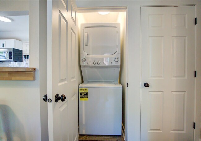 Building Photo - 156 Rodney Ct