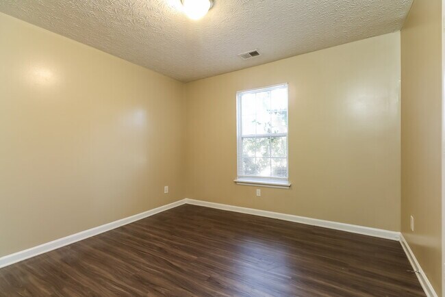 Building Photo - 40 Hunters Ridge Ct