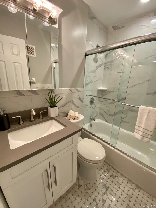 Building Photo - 65 Westwood Dr