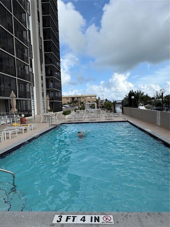 Building Photo - 2500 NE 135th St