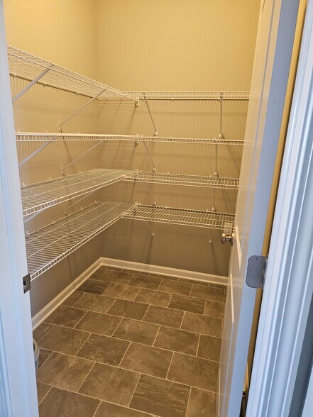 Building Photo - 211 Scotsgrove Dr