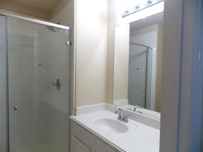 Building Photo - 6130 Carver Pines Dr