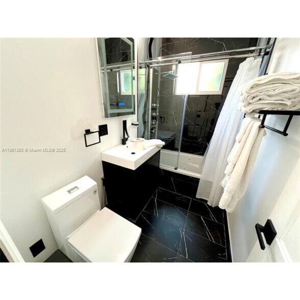 Building Photo - 2235 SW 23rd Ave