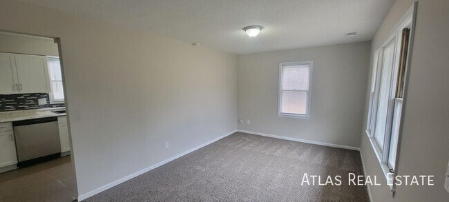 Building Photo - 519 S 81 St