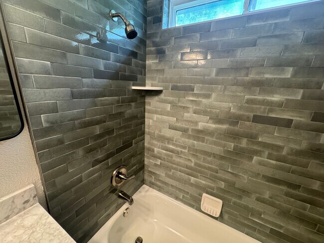 Building Photo - 2 Bedroom, 1 bath condo with washer/dryer, garage, parking, pool