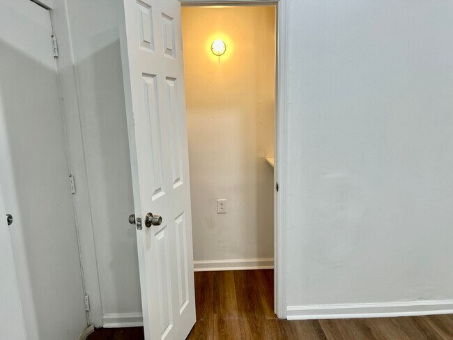 Building Photo - 4762 Trenton Dr