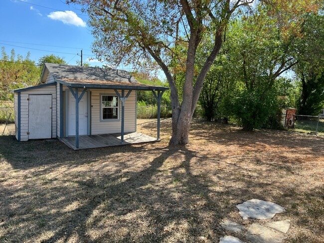 Building Photo - Harlandale SW