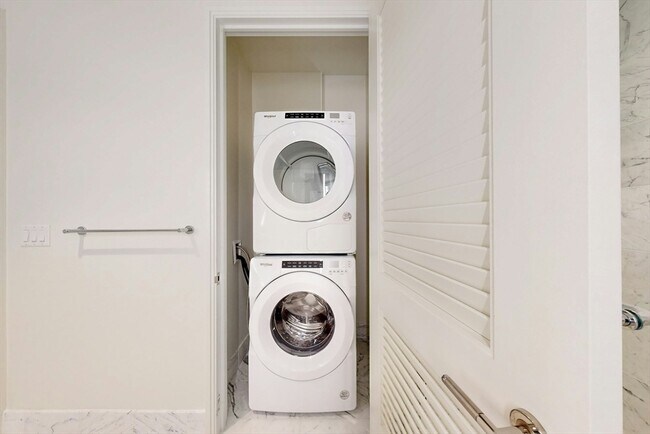 Building Photo - 240 Devonshire St