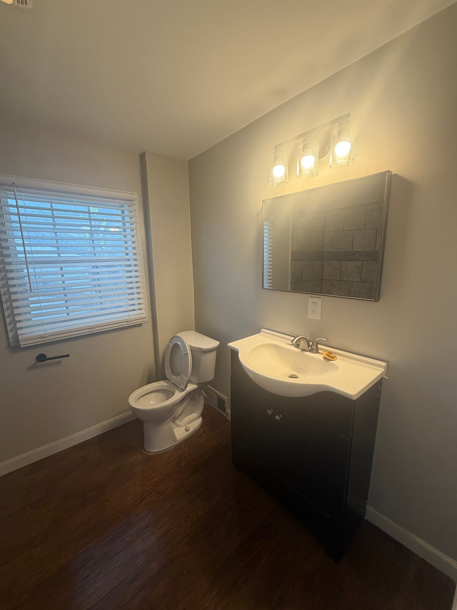 Building Photo - 1153 Sullivant Ave