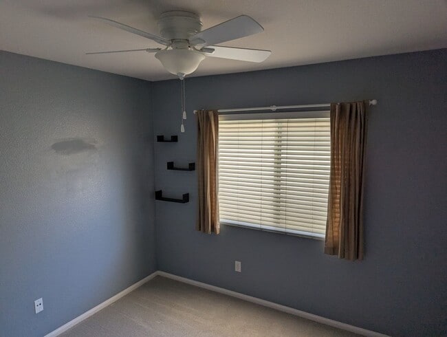 Building Photo - 3 Bedroom - 2.5 Bathroom Townhome in Scrip...