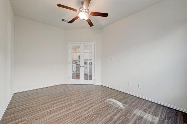 Building Photo - 30822 Lake Spur Mnr