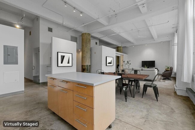 Building Photo - 700 N Washington Ave