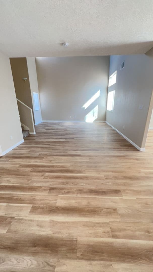 Building Photo - Beautiful 4 Bedroom 2.5 Bath home in the Vista Del Norte Subdivision